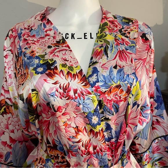 XS/S Vs Victoria’s Secret MARY KATRANTZOU Satin Pink Floral Robe kimono - Picture 8 of 10